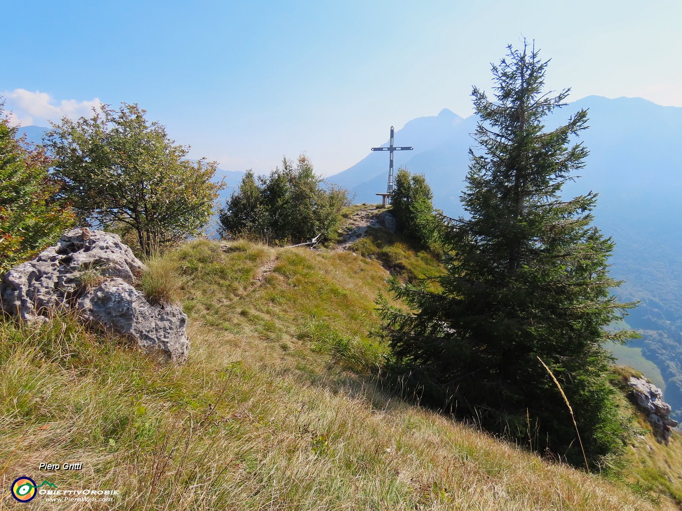 45 La croce vista da piccola altura.JPG